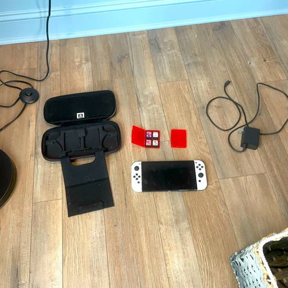 Nintendo Switch OLED with charger and case nine games - Picture 1 of 6